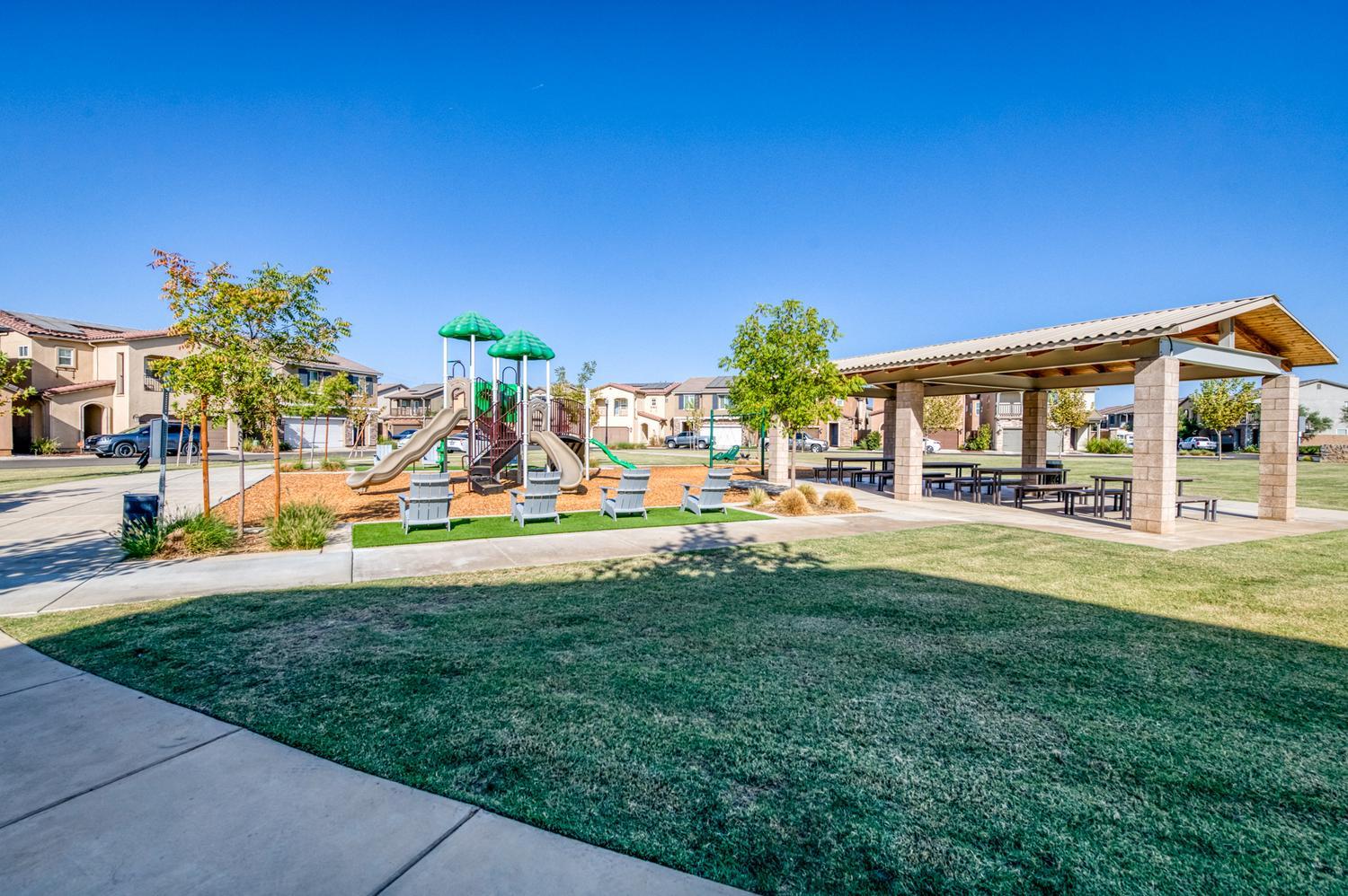 976 Thurman Way W, Madera, CA 93636