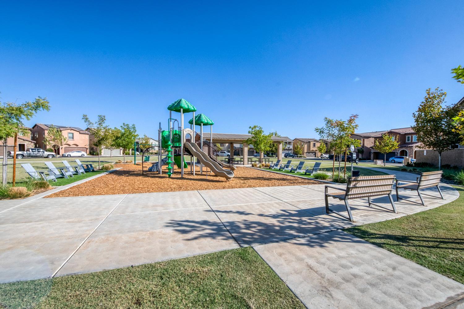 976 Thurman Way W, Madera, CA 93636