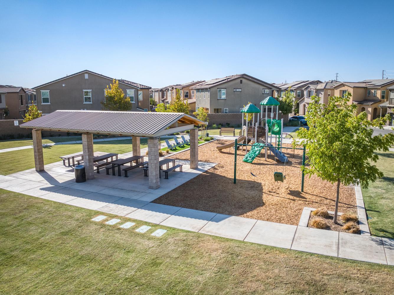 976 Thurman Way W, Madera, CA 93636