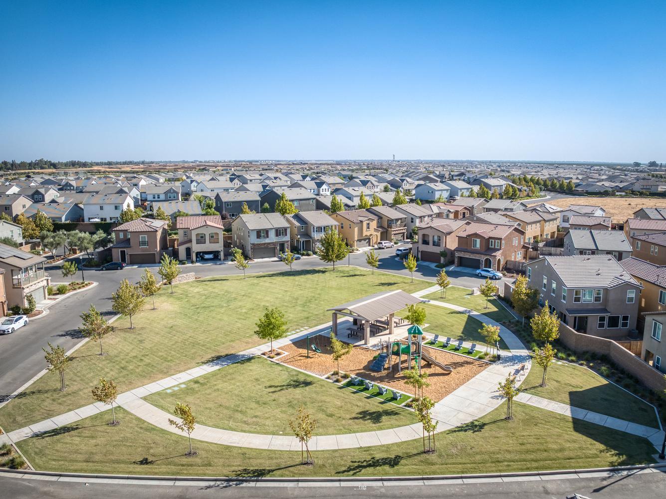 976 Thurman Way W, Madera, CA 93636