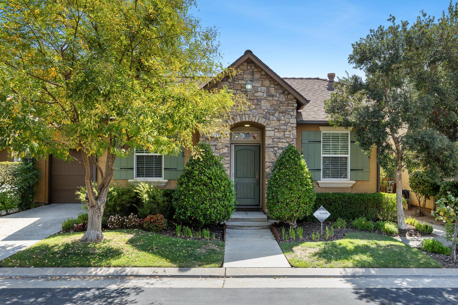 4230 Prescott Ln, Clovis, CA 93619