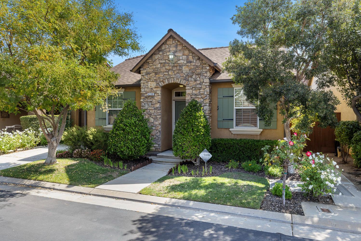 4230 Prescott Ln, Clovis, CA 93619