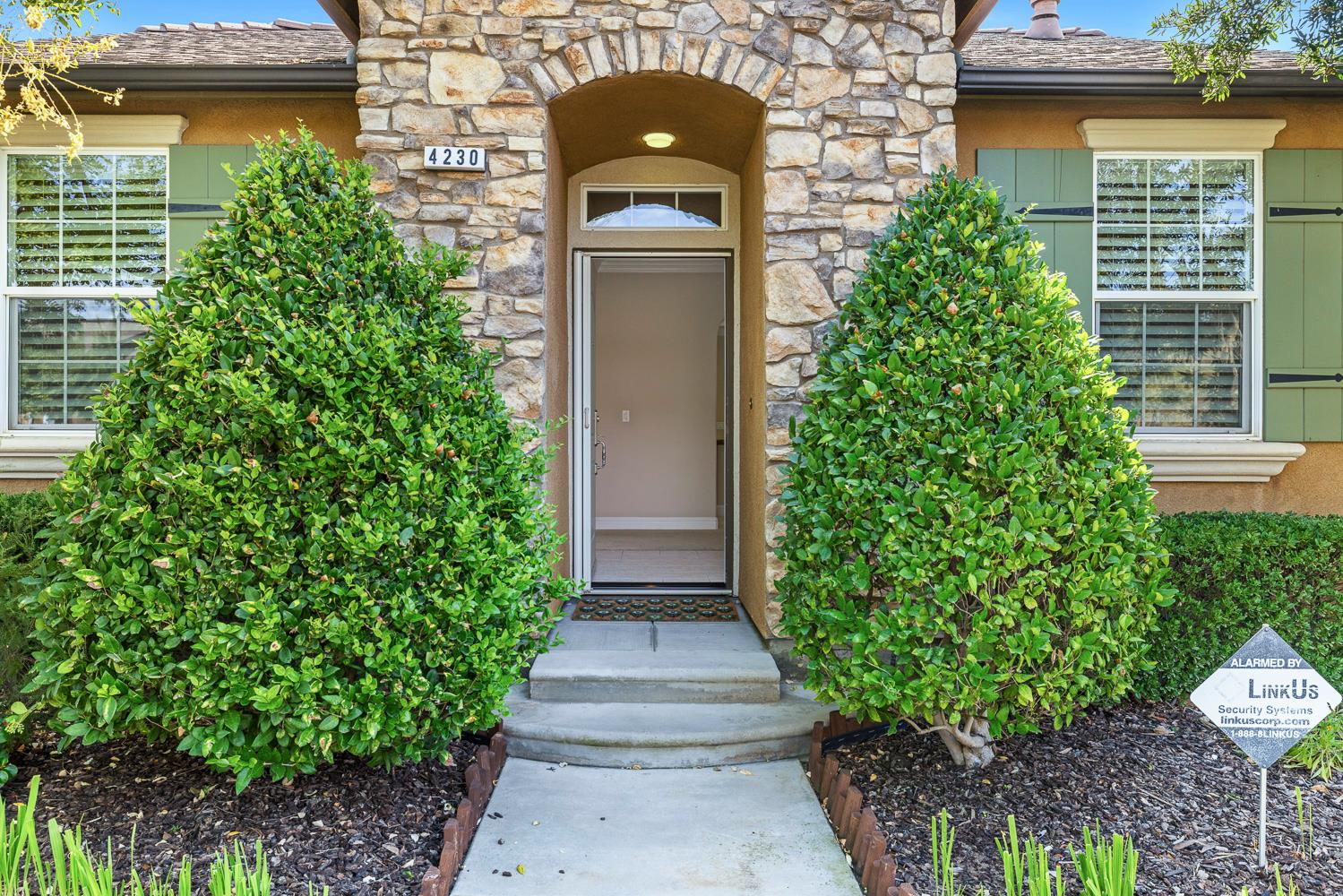 4230 Prescott Ln, Clovis, CA 93619