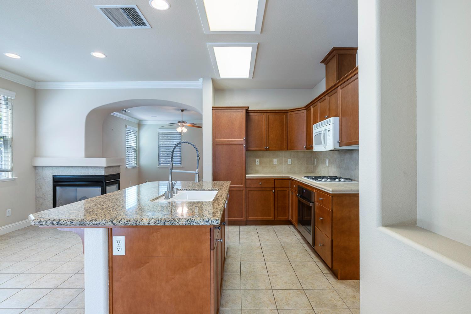 4230 Prescott Ln, Clovis, CA 93619