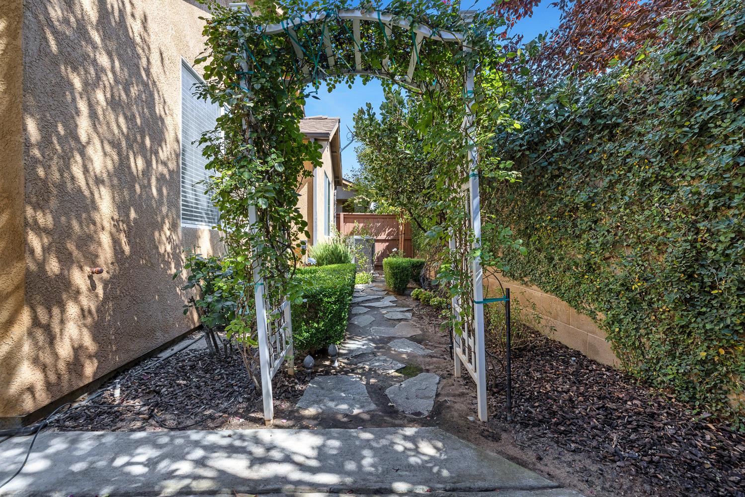 4230 Prescott Ln, Clovis, CA 93619