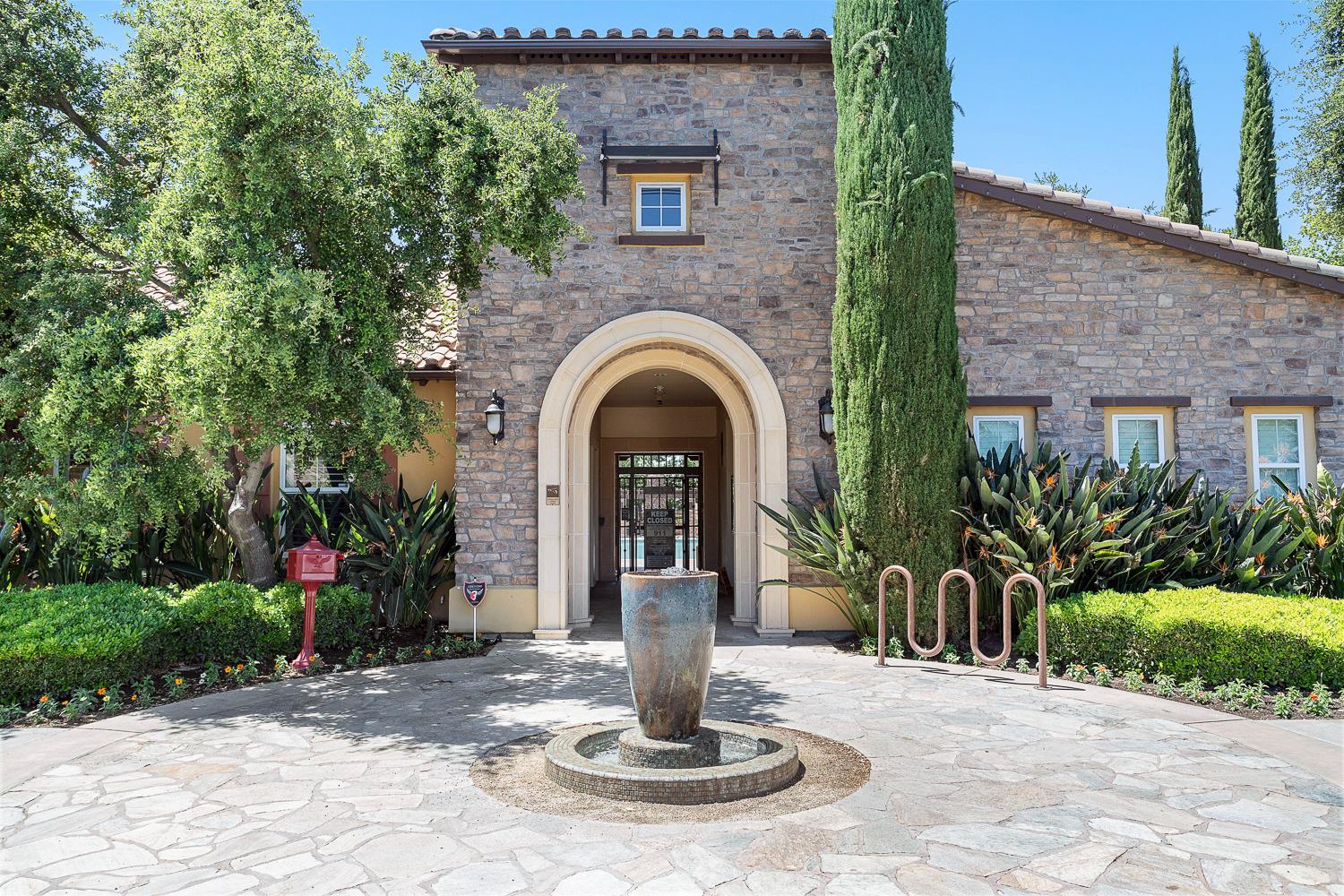 4230 Prescott Ln, Clovis, CA 93619