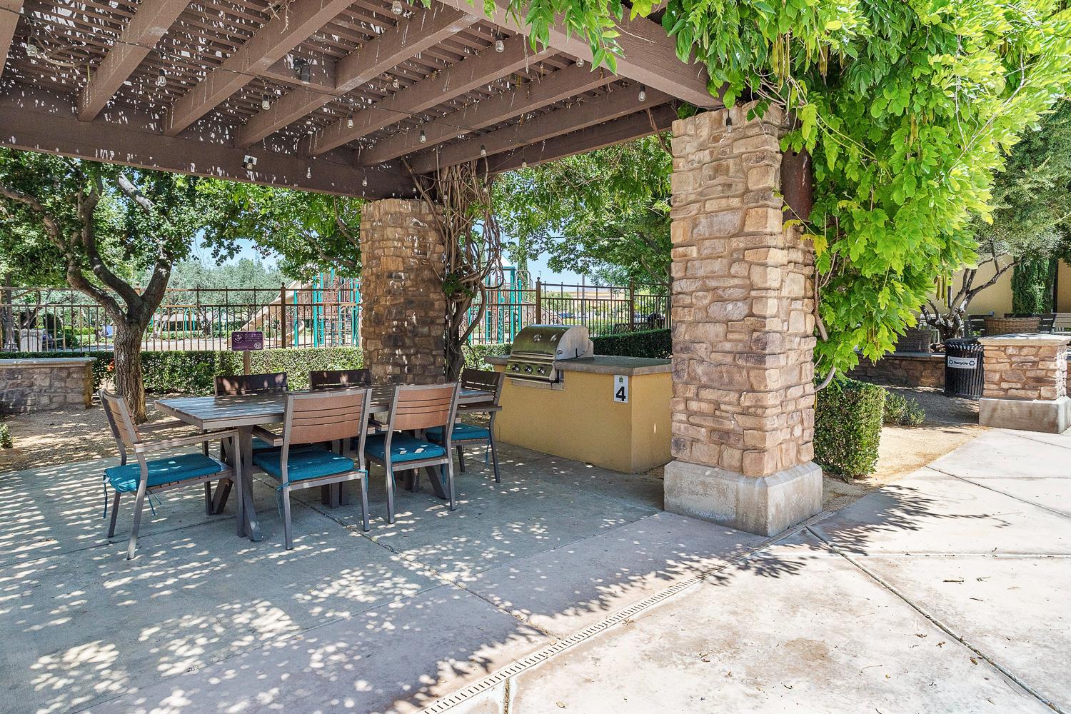4230 Prescott Ln, Clovis, CA 93619