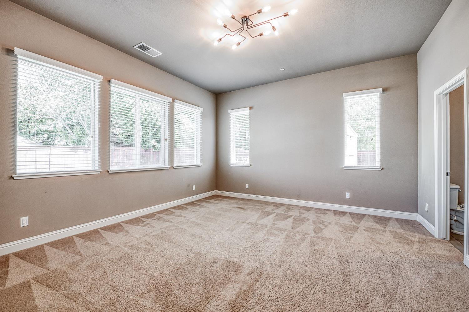 89 Polson Ave, Clovis, CA 93612