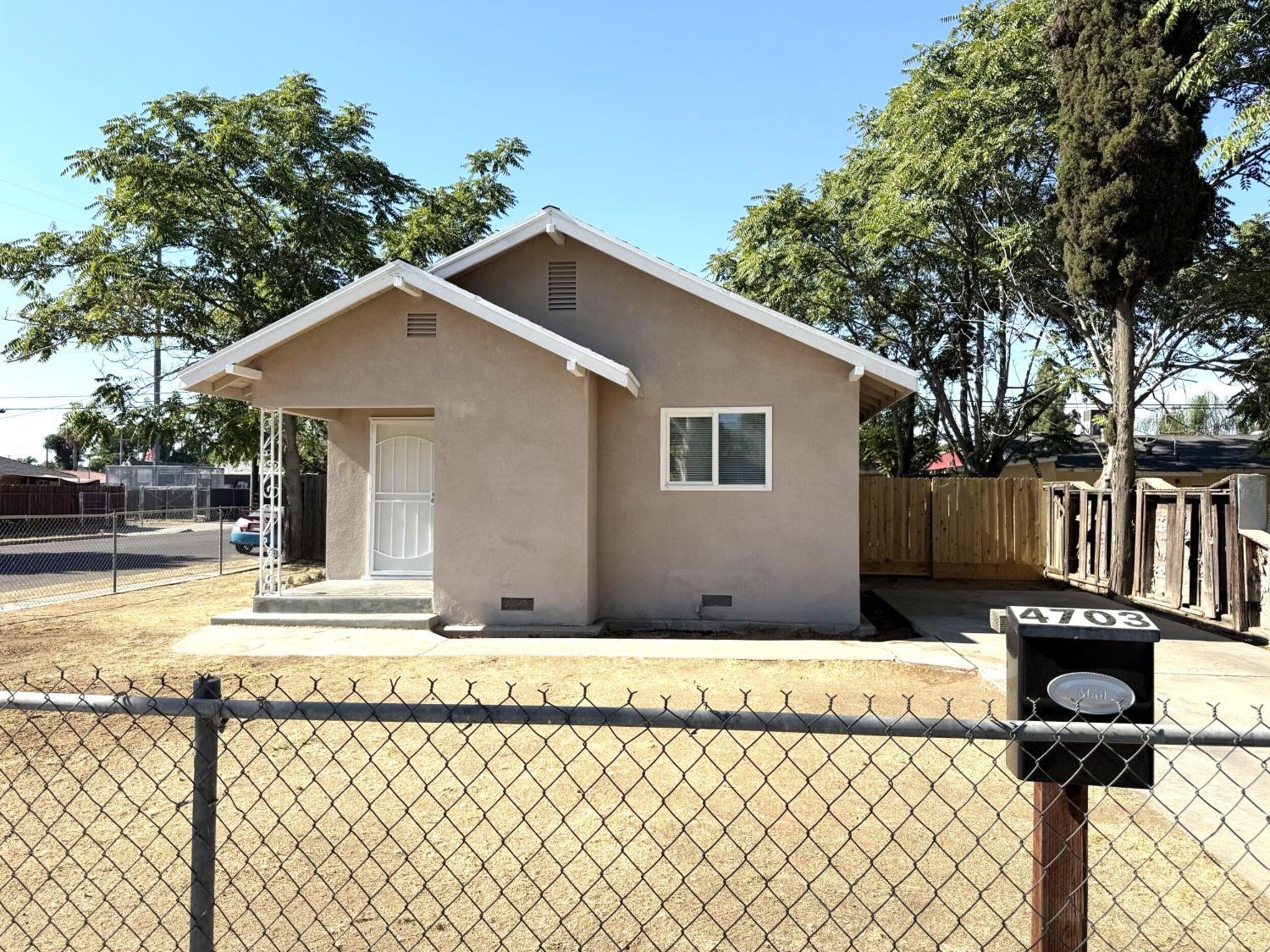 4703 E El Monte Way, Fresno, CA 93702