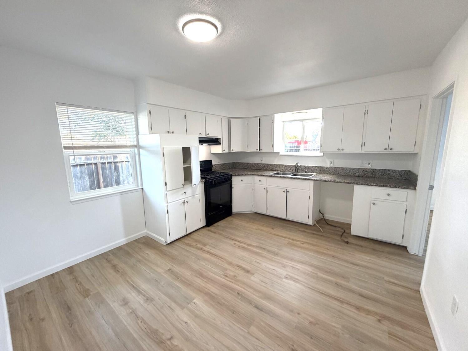 4703 E El Monte Way, Fresno, CA 93702