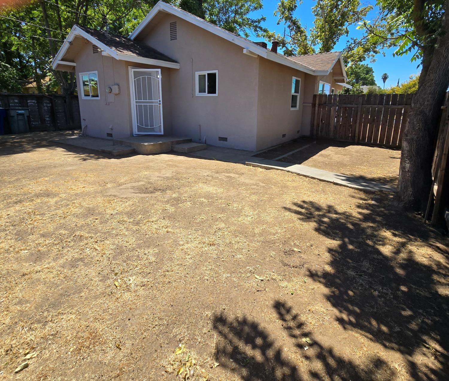 4703 E El Monte Way, Fresno, CA 93702