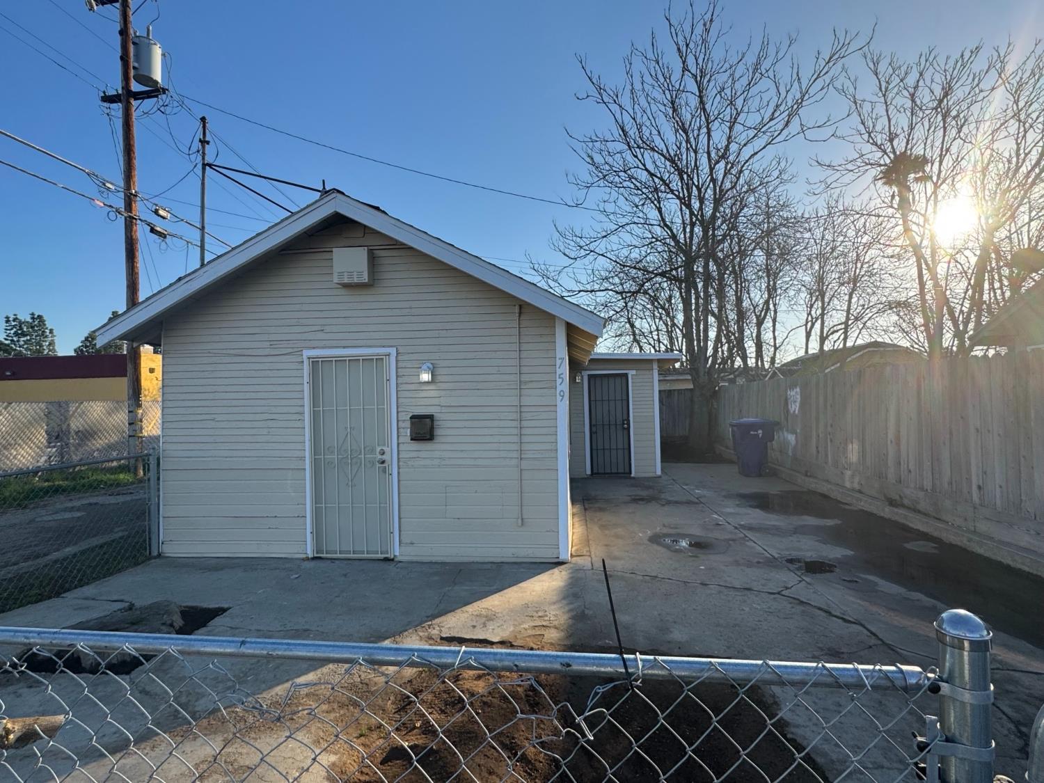 4703 E El Monte Way, Fresno, CA 93702