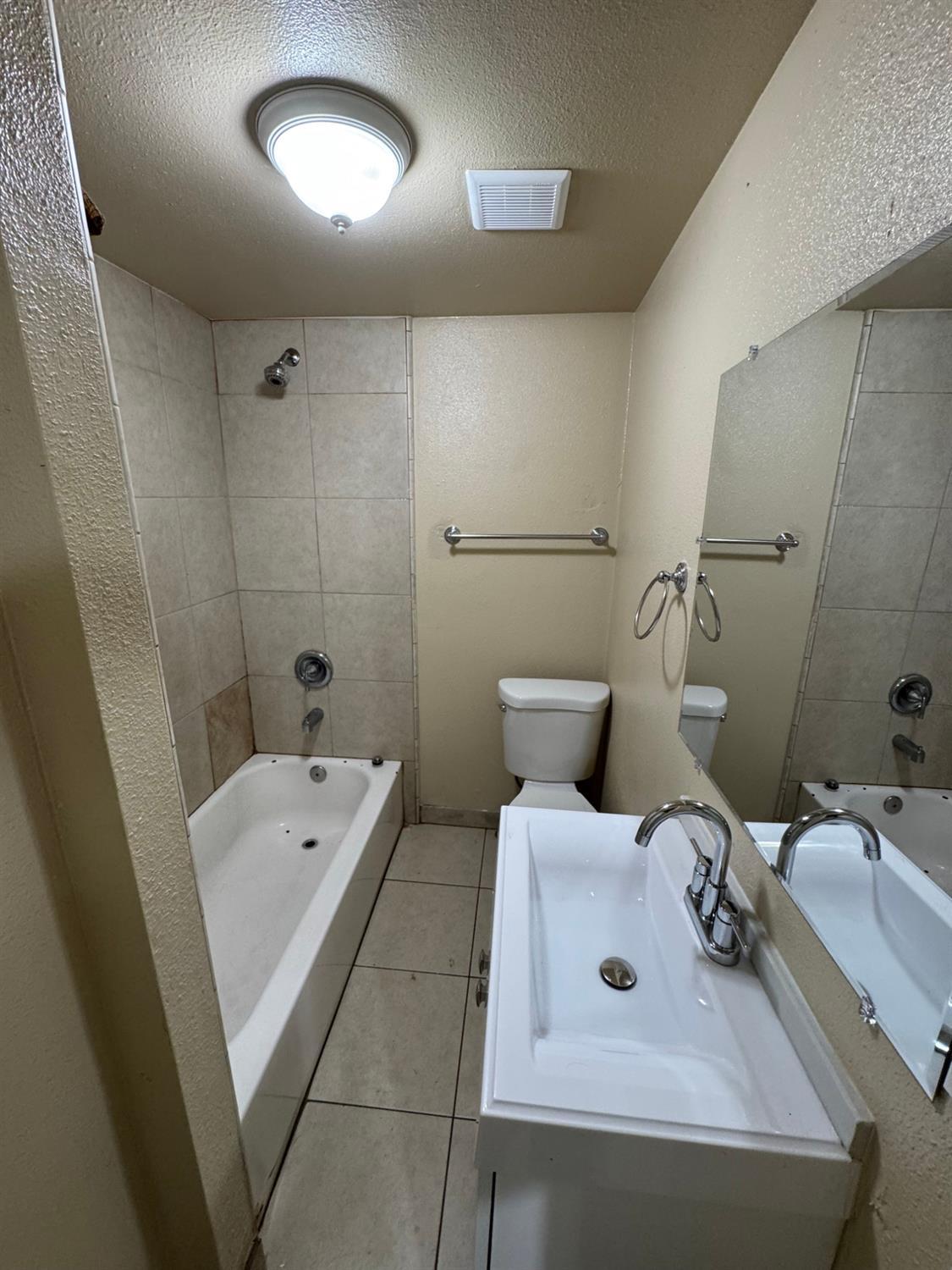 4703 E El Monte Way, Fresno, CA 93702