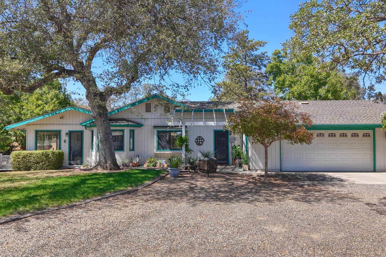 42593 John Muir Dr, Coarsegold, CA 93614