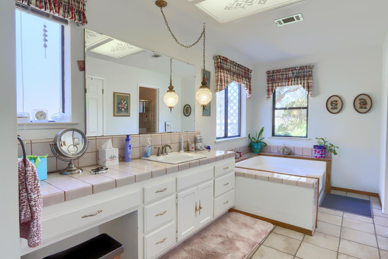 42593 John Muir Dr, Coarsegold, CA 93614