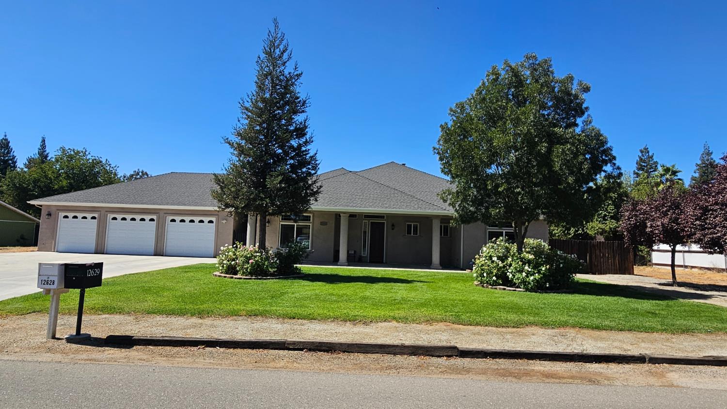 12628 Fernwood Dr, Madera, CA 93636
