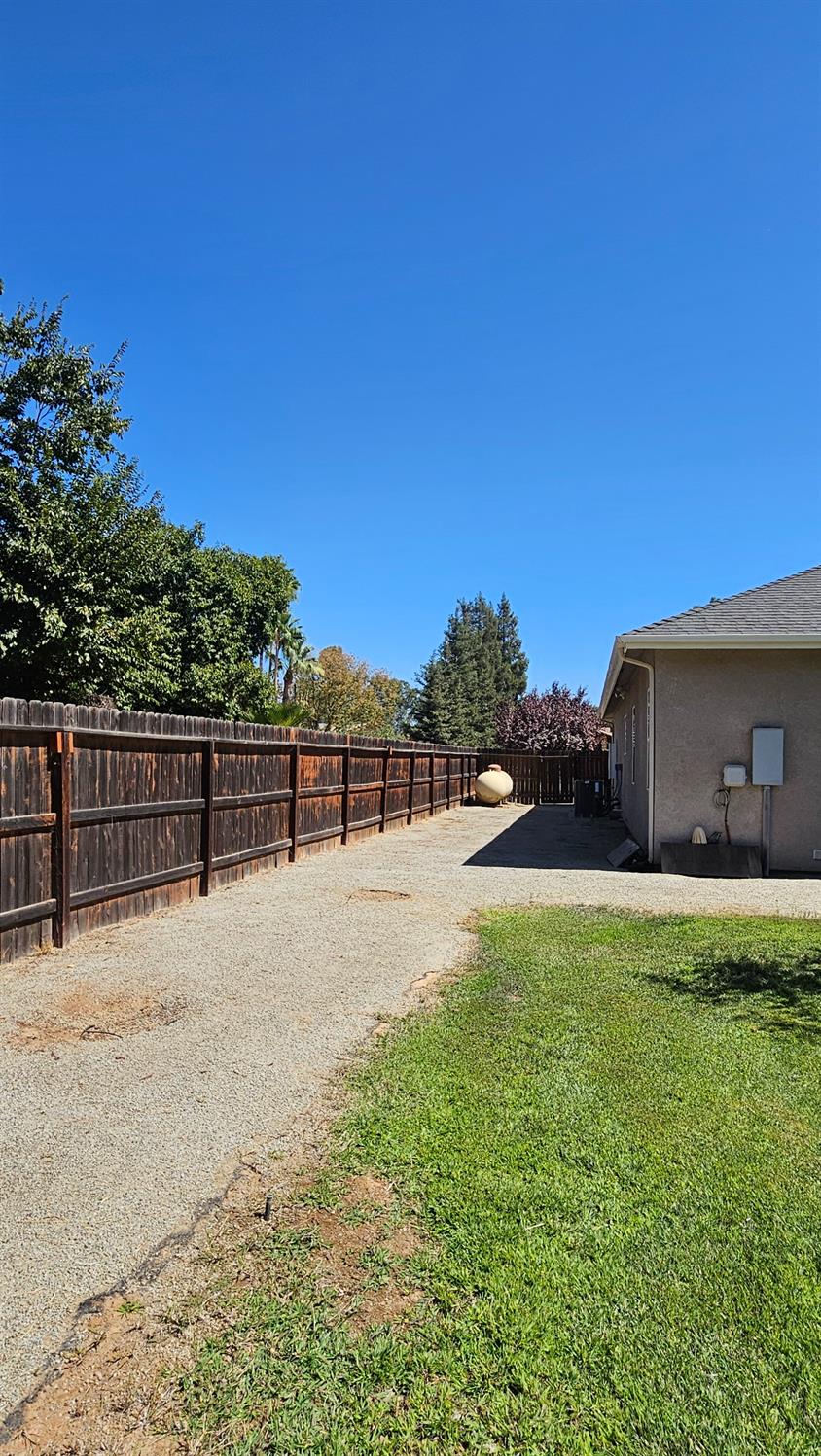 12628 Fernwood Dr, Madera, CA 93636