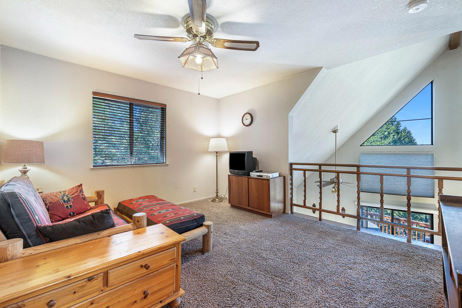 40905 Woodridge Rd, Shaver Lake, CA 93664