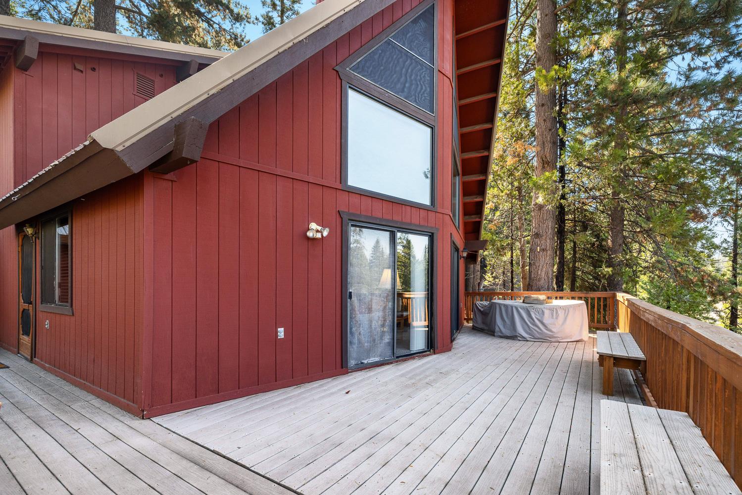 40905 Woodridge Rd, Shaver Lake, CA 93664