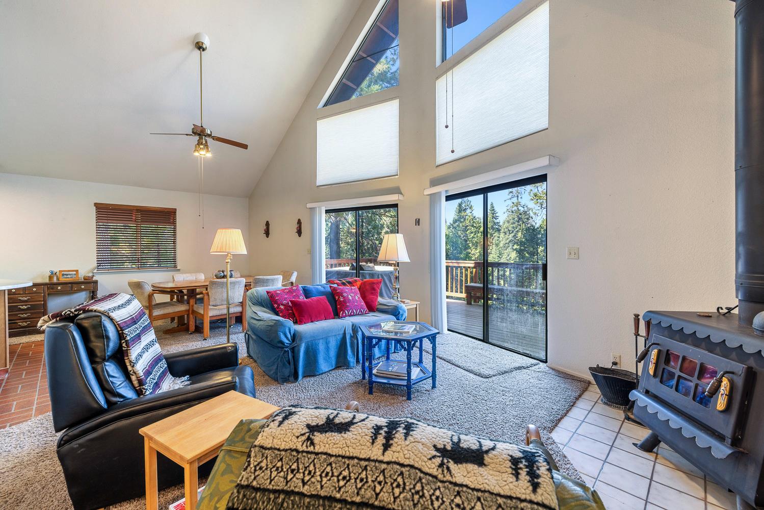 40905 Woodridge Rd, Shaver Lake, CA 93664