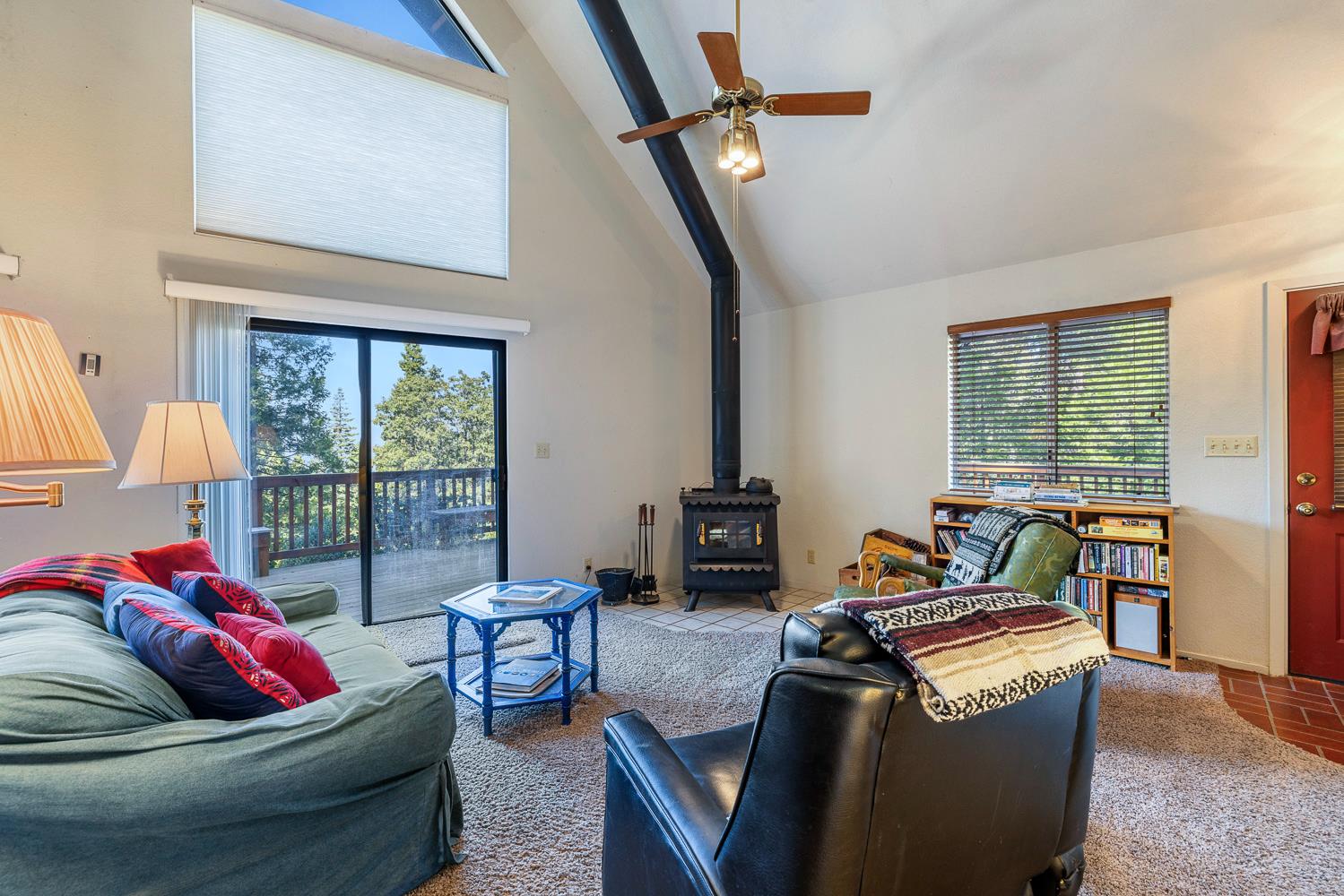 40905 Woodridge Rd, Shaver Lake, CA 93664