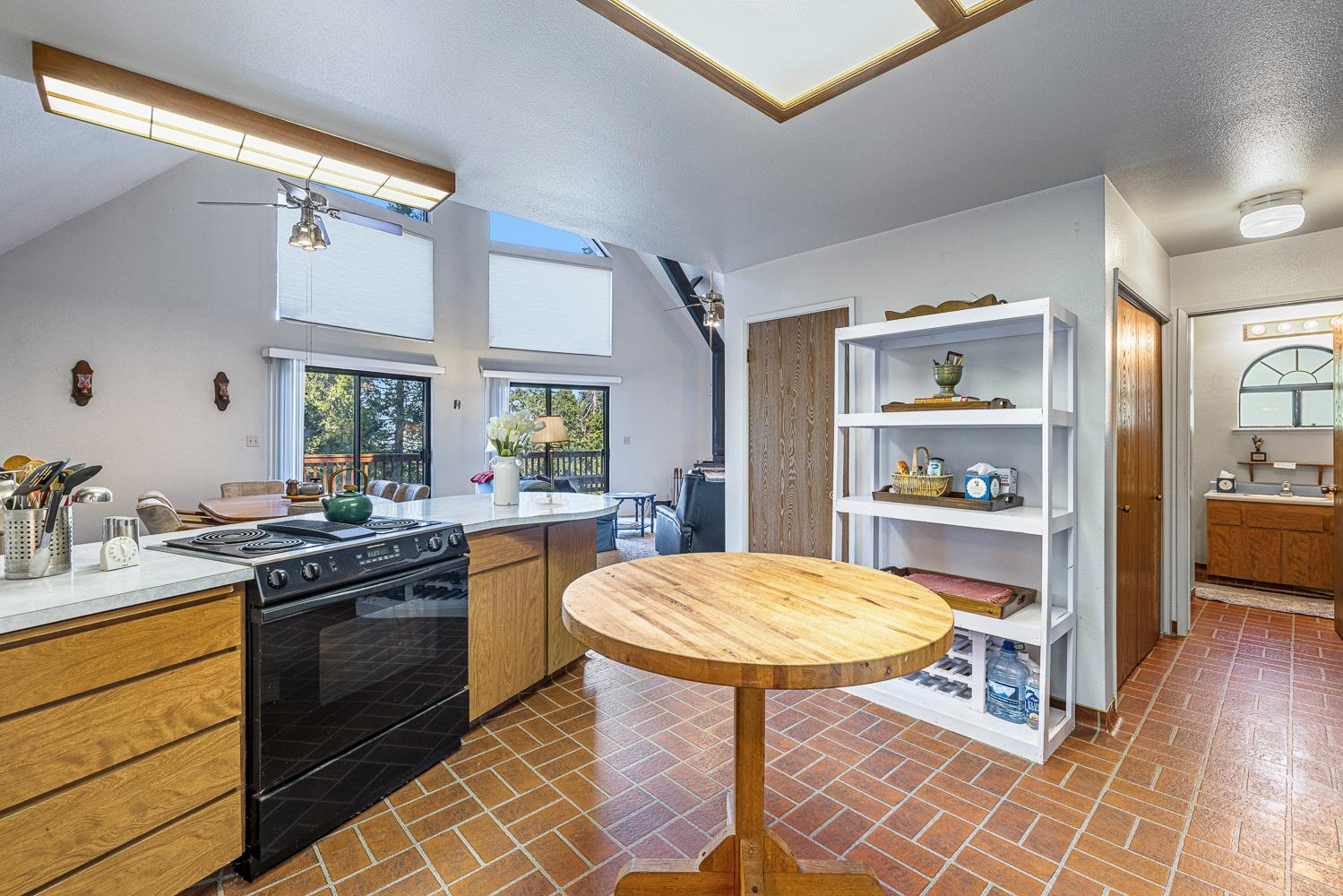 40905 Woodridge Rd, Shaver Lake, CA 93664