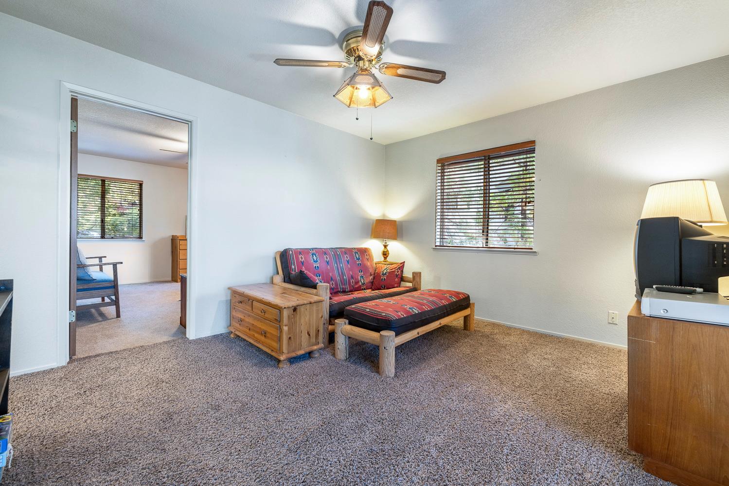 40905 Woodridge Rd, Shaver Lake, CA 93664