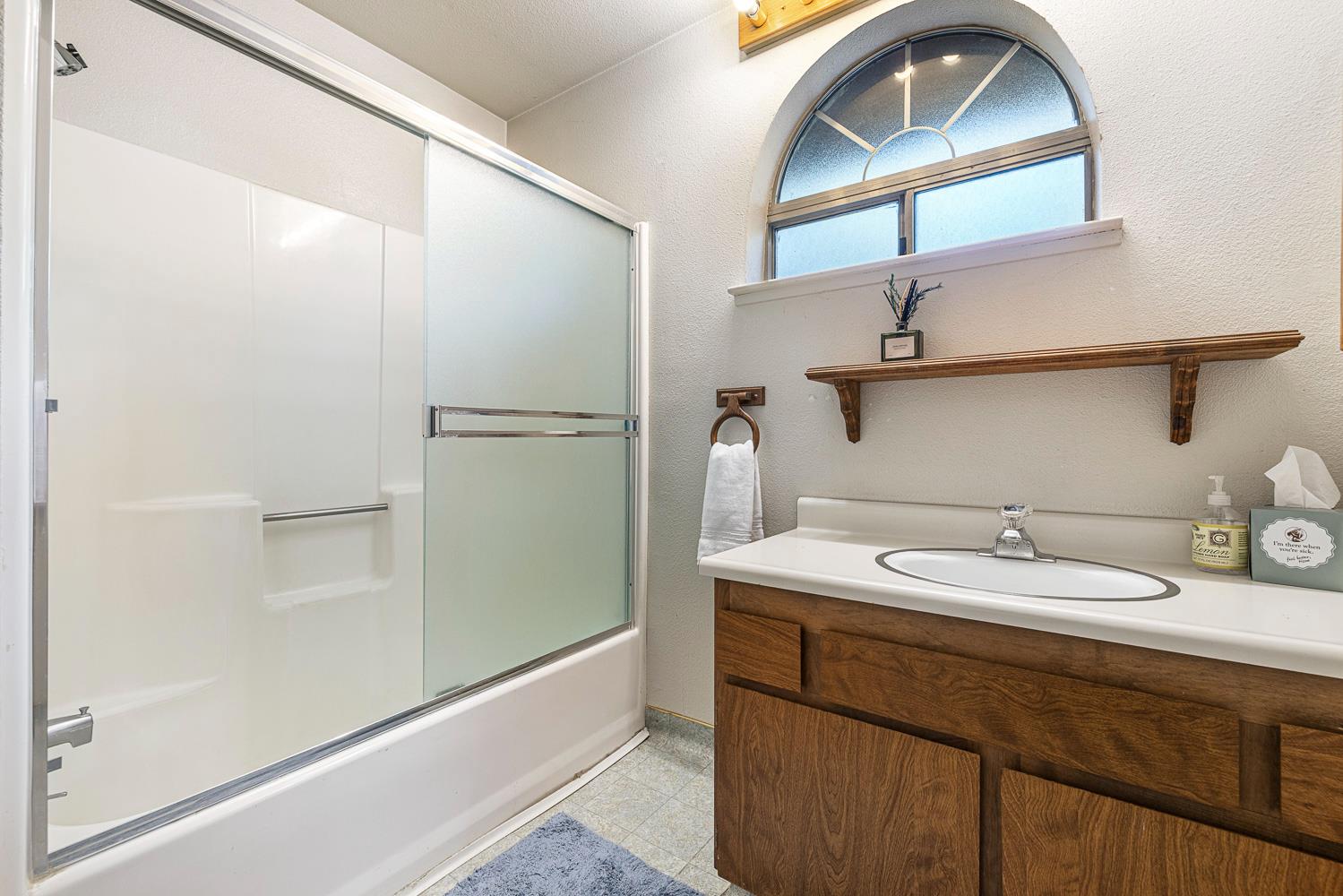 40905 Woodridge Rd, Shaver Lake, CA 93664