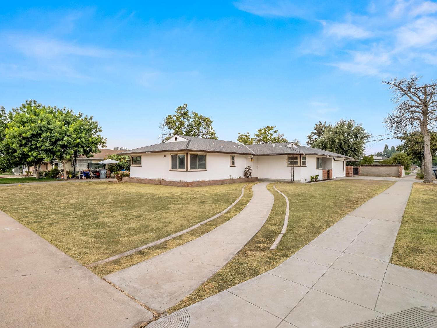 1106 W Weldon Ave, Fresno, CA 93705