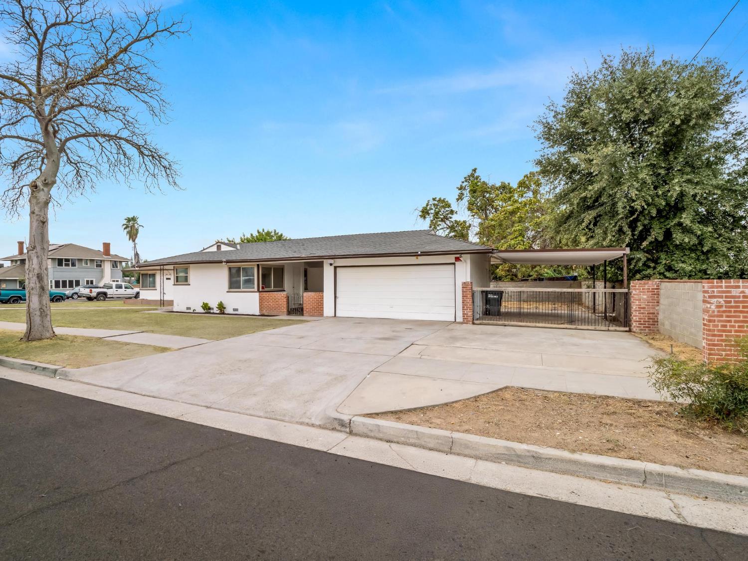 1106 W Weldon Ave, Fresno, CA 93705