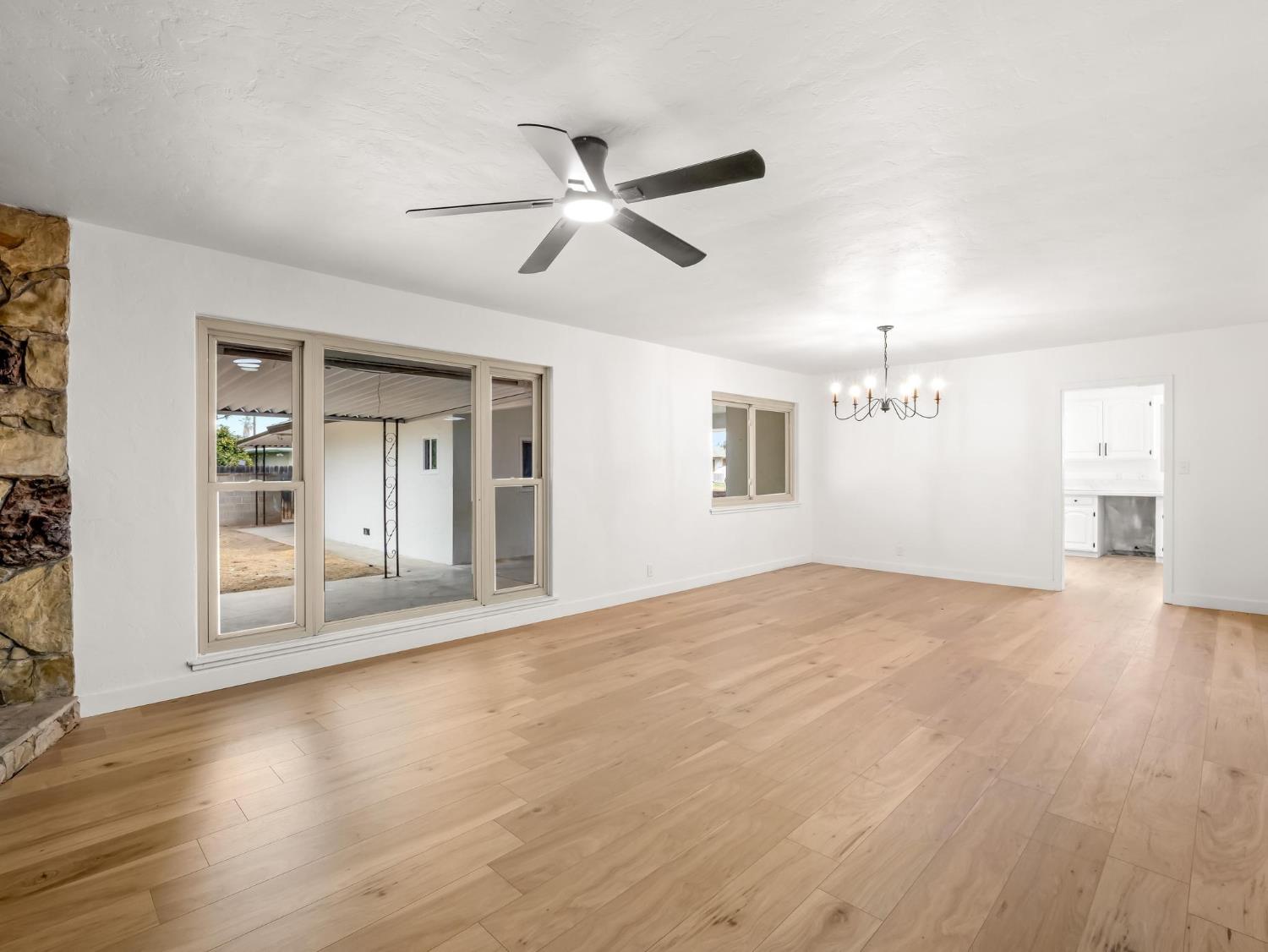 1106 W Weldon Ave, Fresno, CA 93705