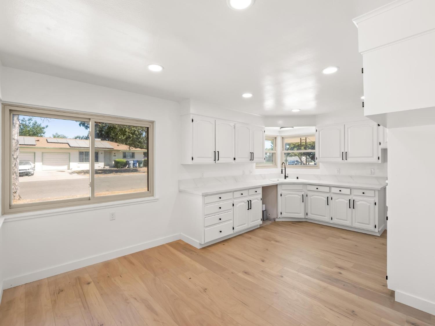 1106 W Weldon Ave, Fresno, CA 93705
