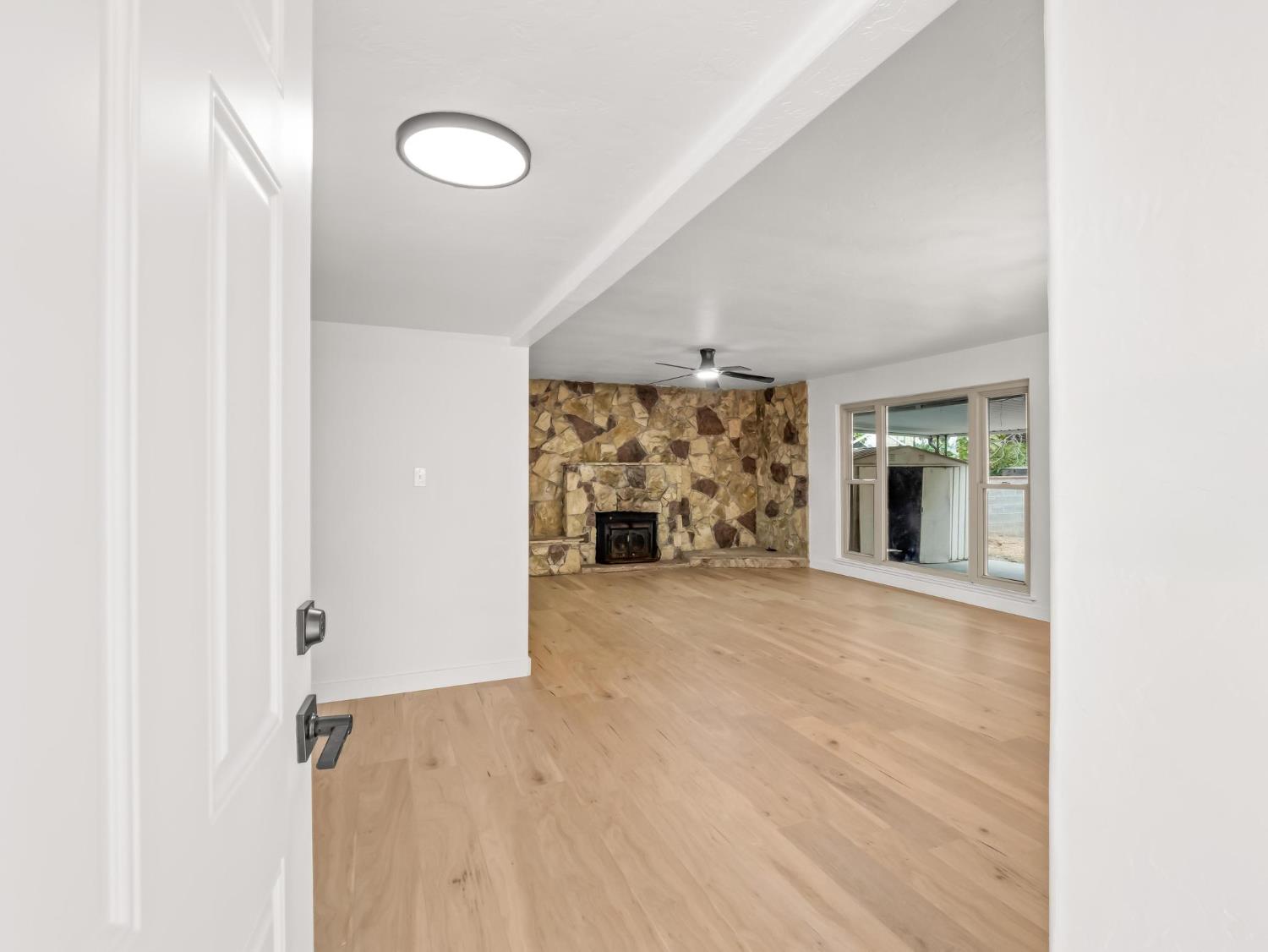 1106 W Weldon Ave, Fresno, CA 93705