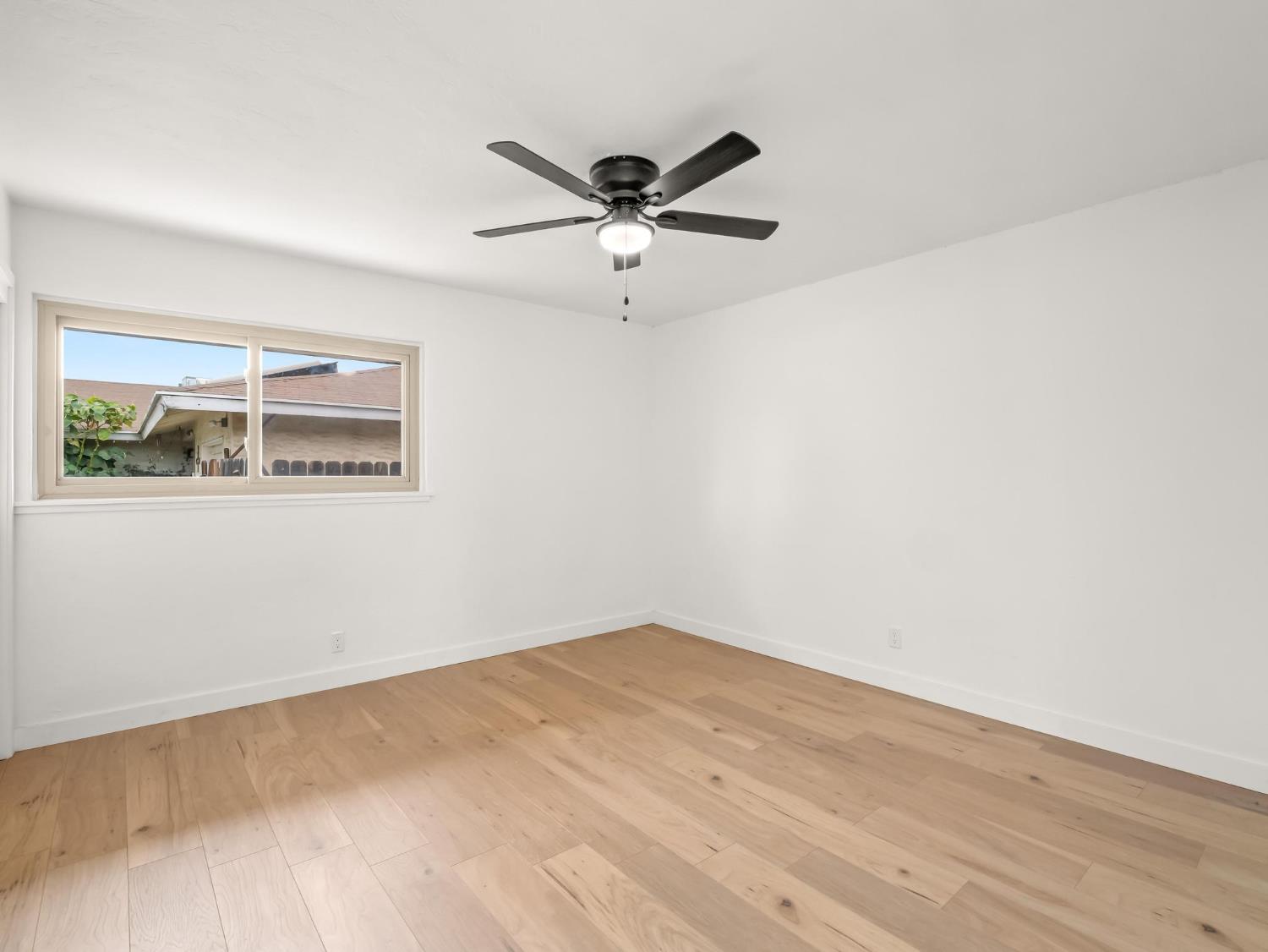 1106 W Weldon Ave, Fresno, CA 93705