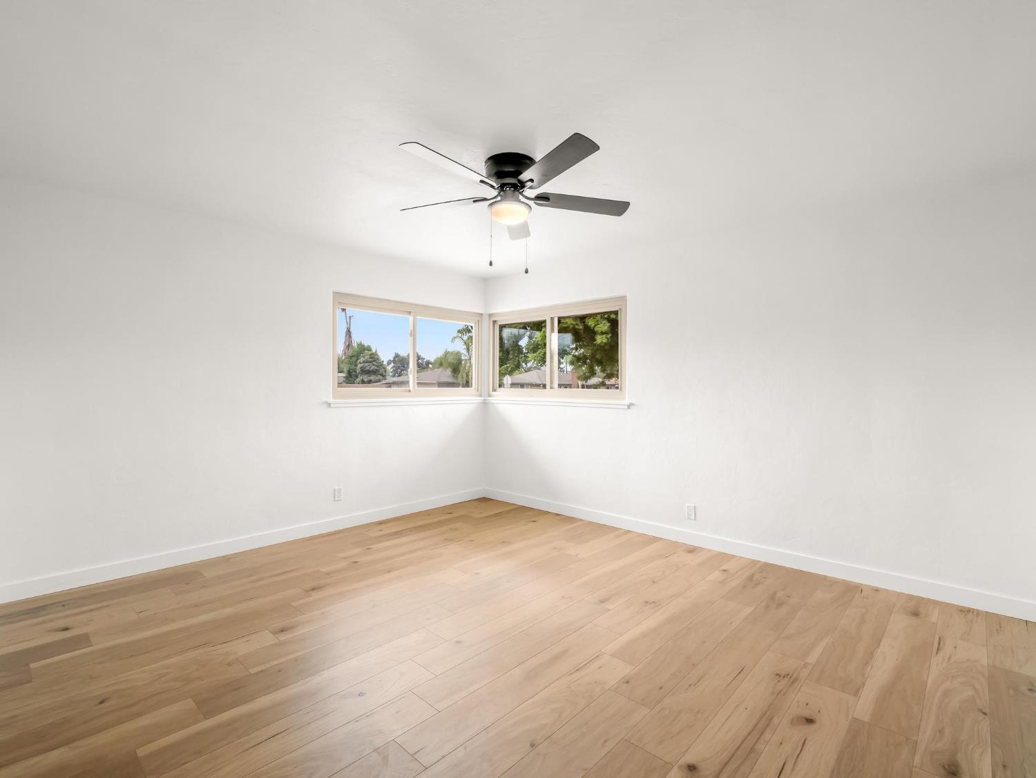 1106 W Weldon Ave, Fresno, CA 93705