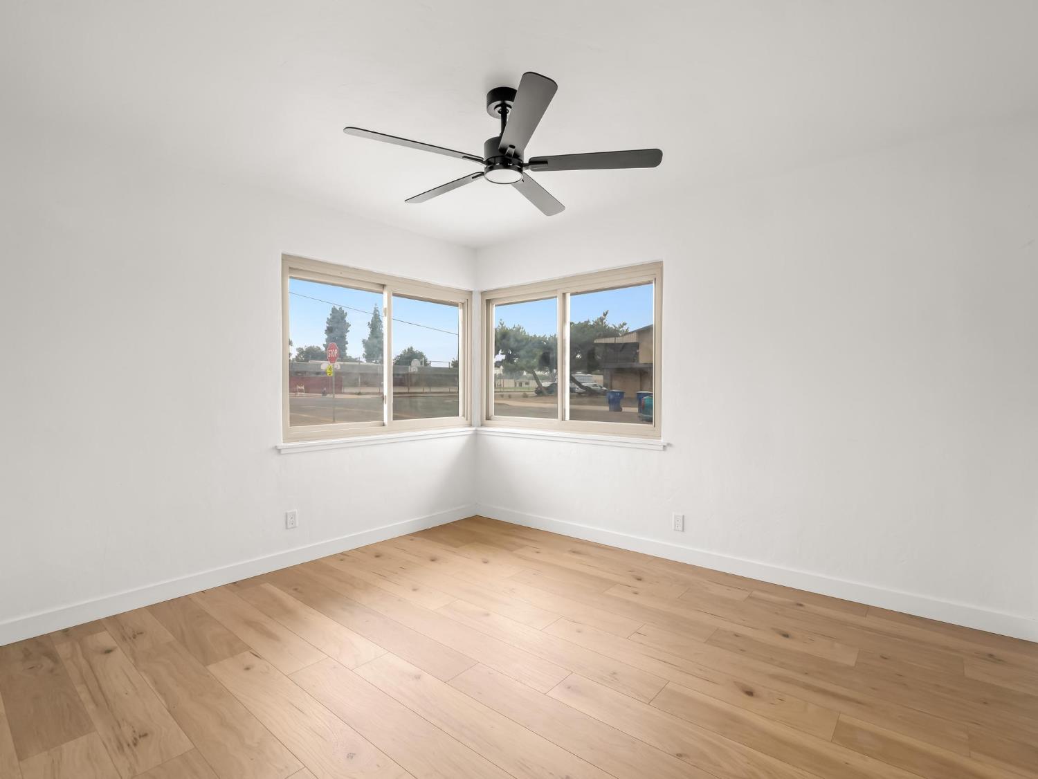 1106 W Weldon Ave, Fresno, CA 93705