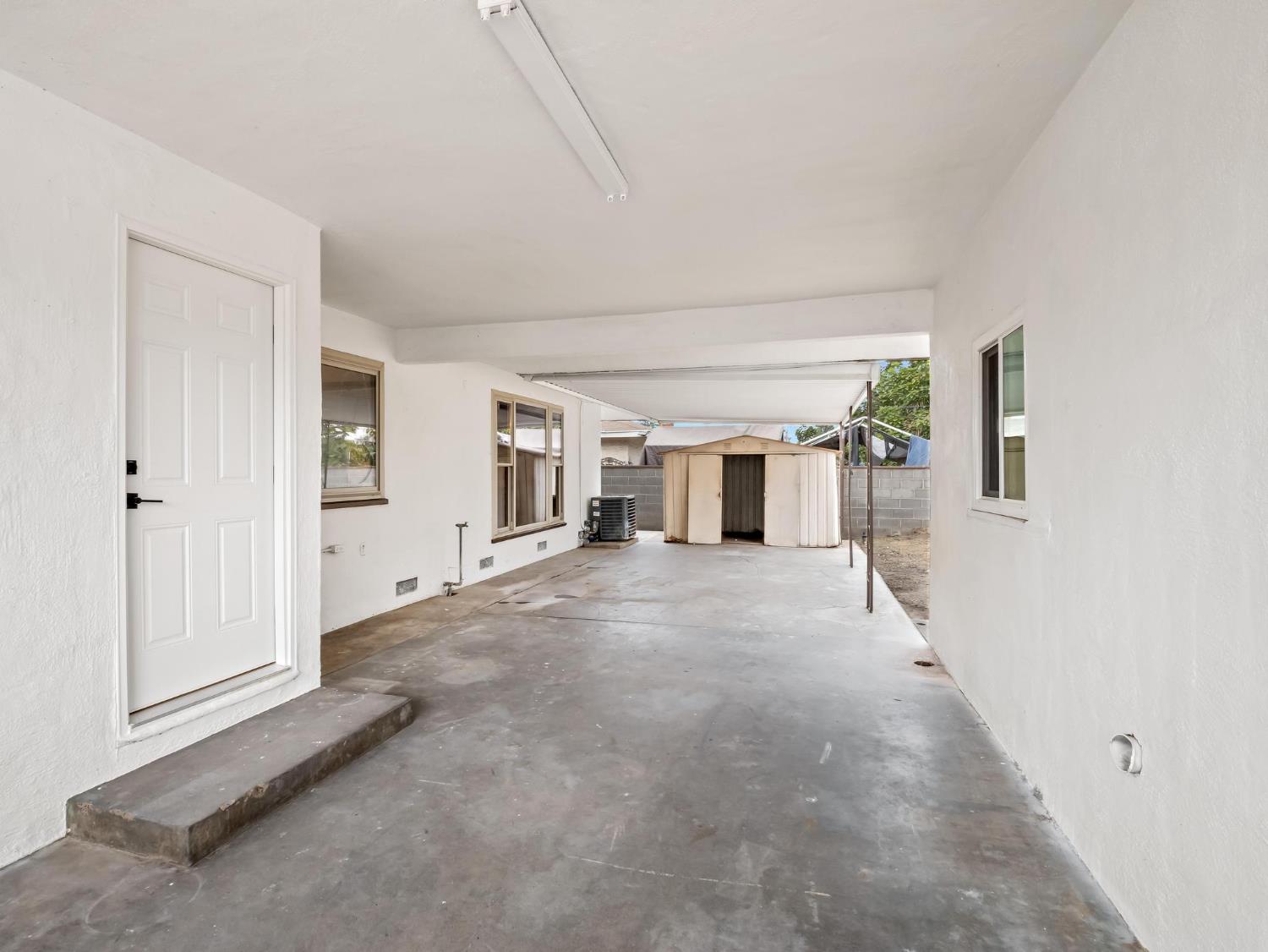 1106 W Weldon Ave, Fresno, CA 93705