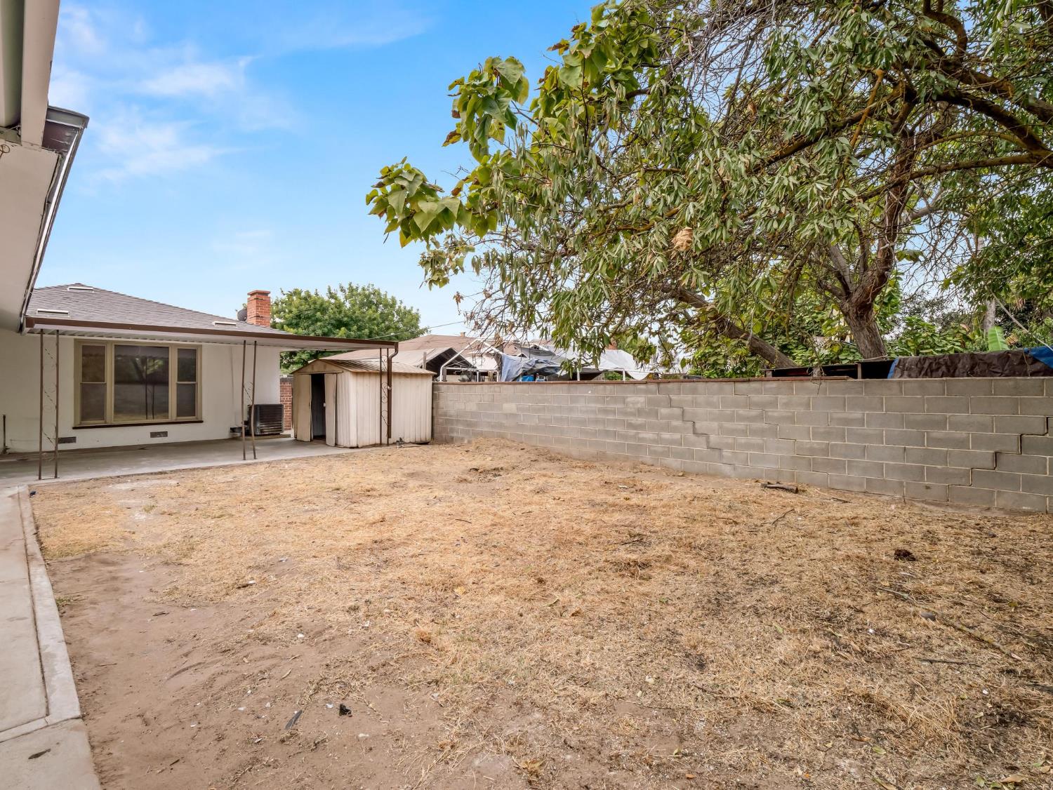 1106 W Weldon Ave, Fresno, CA 93705