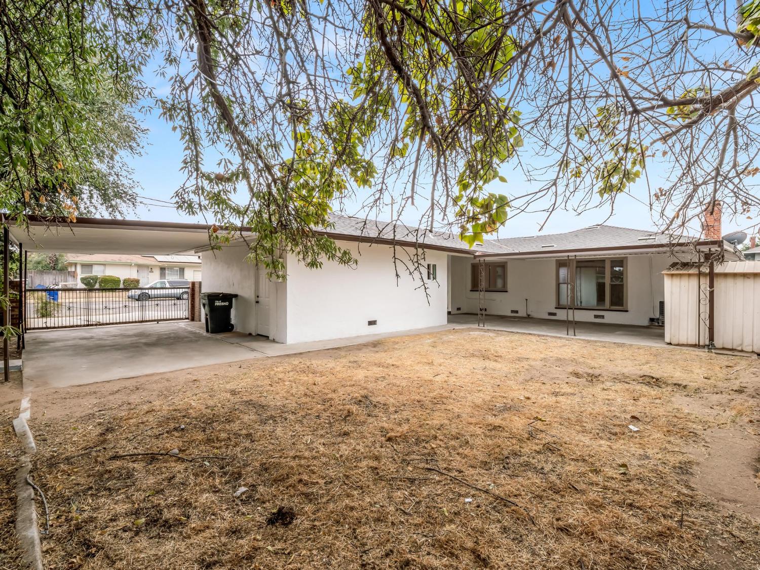 1106 W Weldon Ave, Fresno, CA 93705