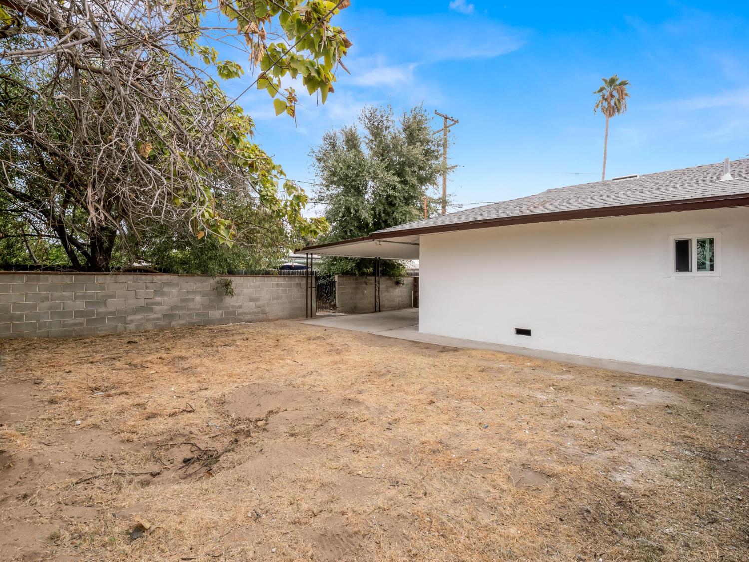 1106 W Weldon Ave, Fresno, CA 93705