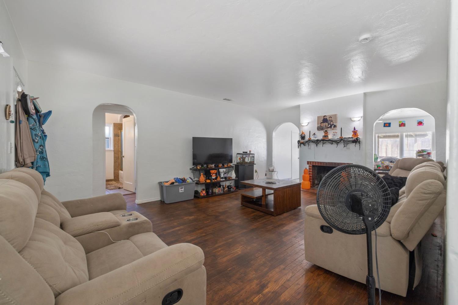 329 E Fedora Ave, Fresno, CA 93704