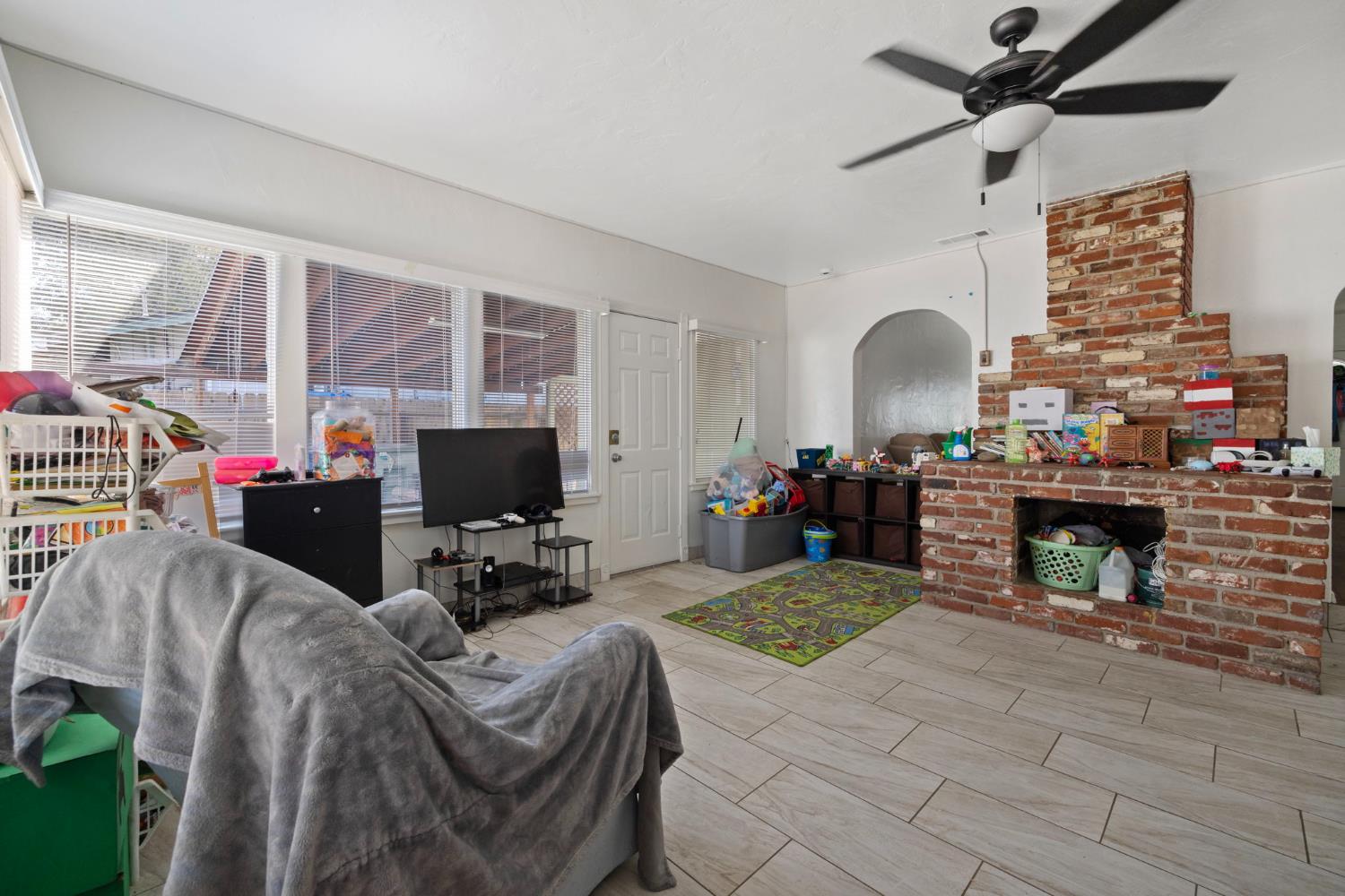 329 E Fedora Ave, Fresno, CA 93704