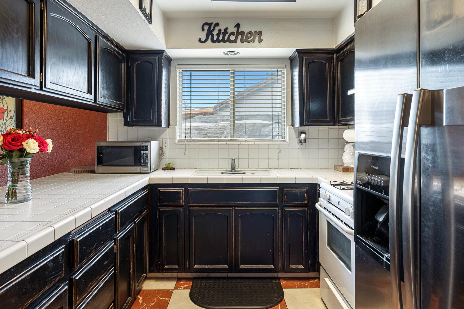 266 S Bordeaux Ave, Kerman, CA 93630