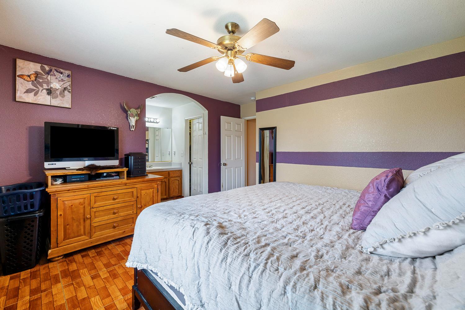 266 S Bordeaux Ave, Kerman, CA 93630