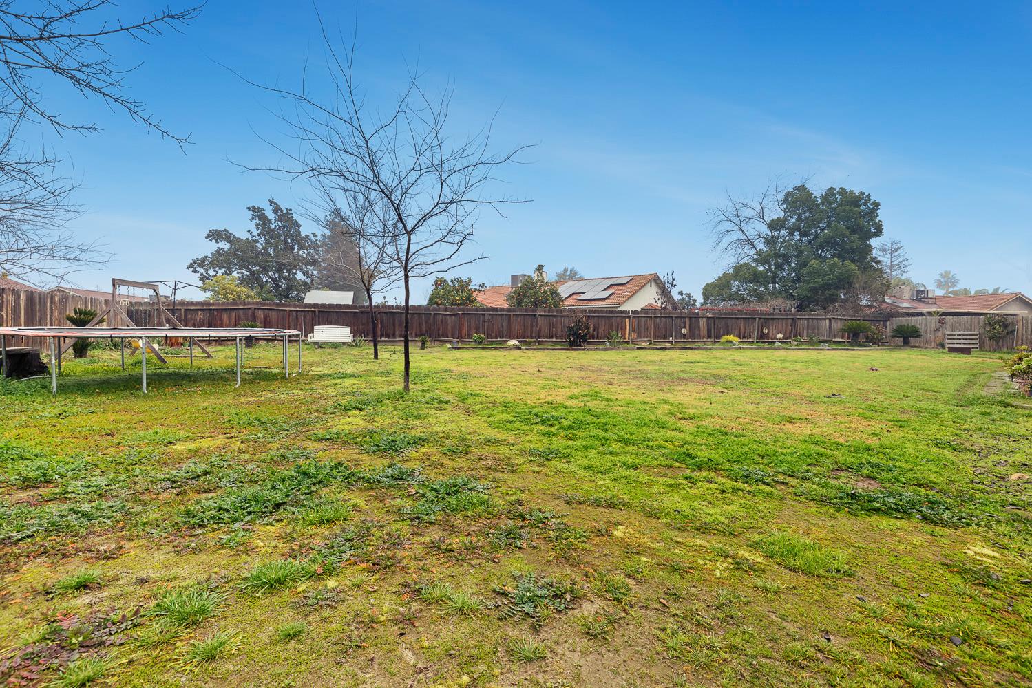 266 S Bordeaux Ave, Kerman, CA 93630