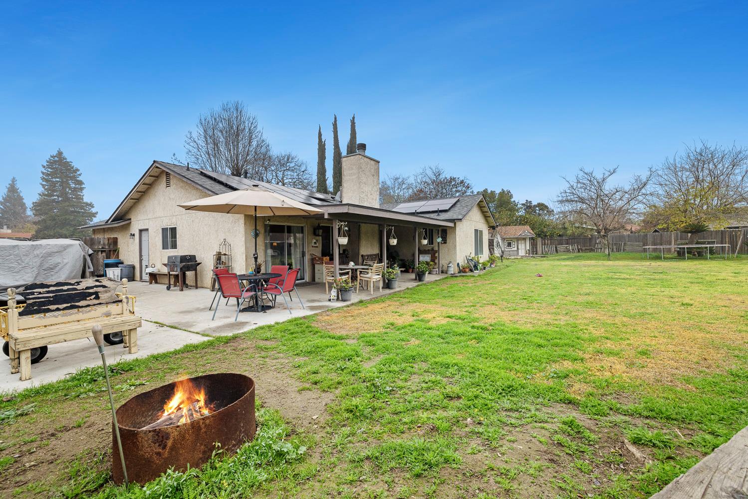 266 S Bordeaux Ave, Kerman, CA 93630