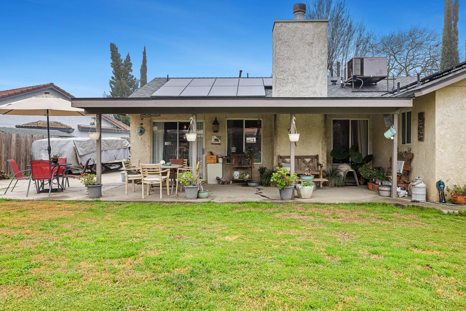 266 S Bordeaux Ave, Kerman, CA 93630