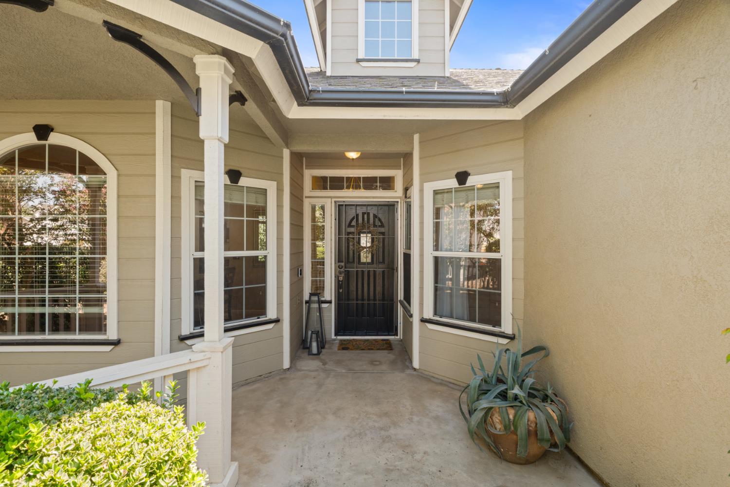 240 W Loyola Ave, Clovis, CA 93619