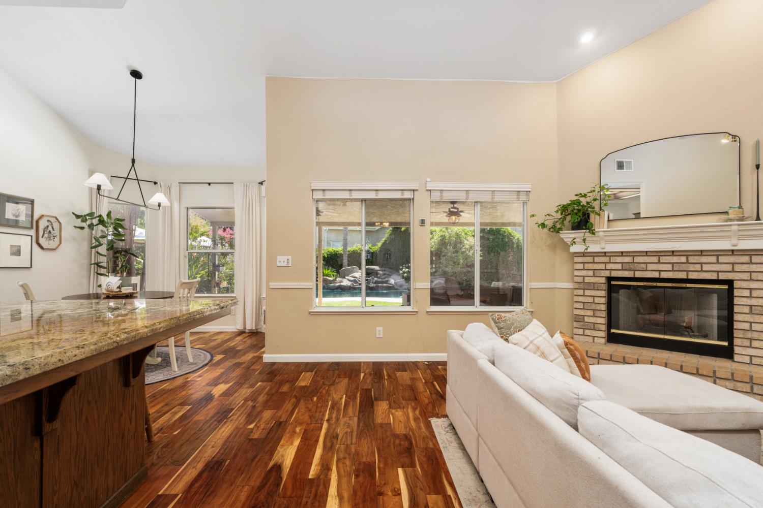 240 W Loyola Ave, Clovis, CA 93619