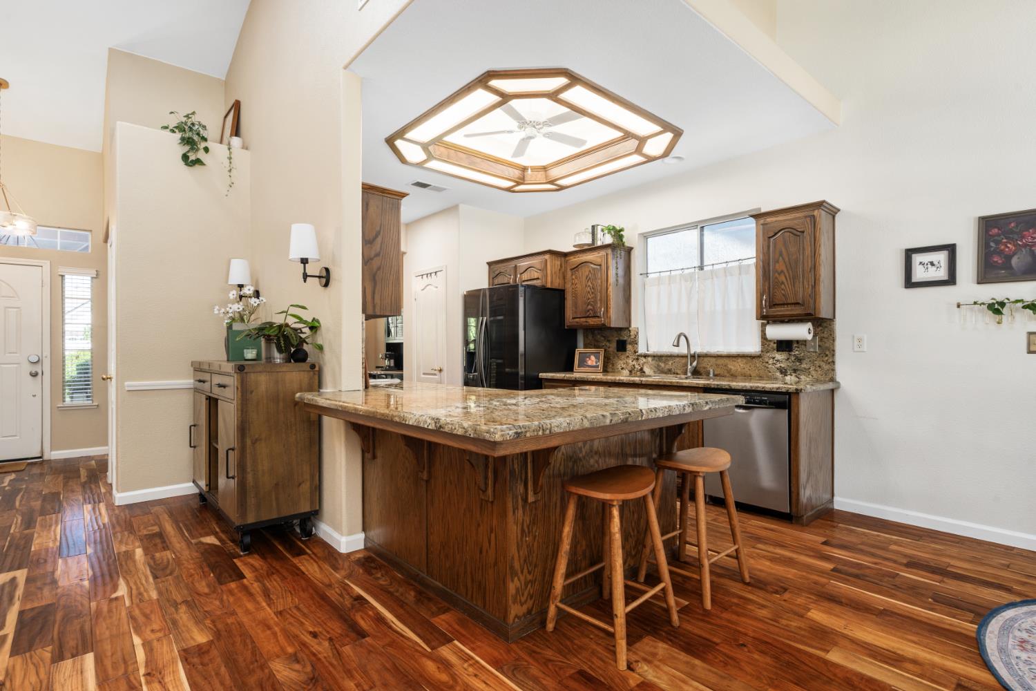 240 W Loyola Ave, Clovis, CA 93619